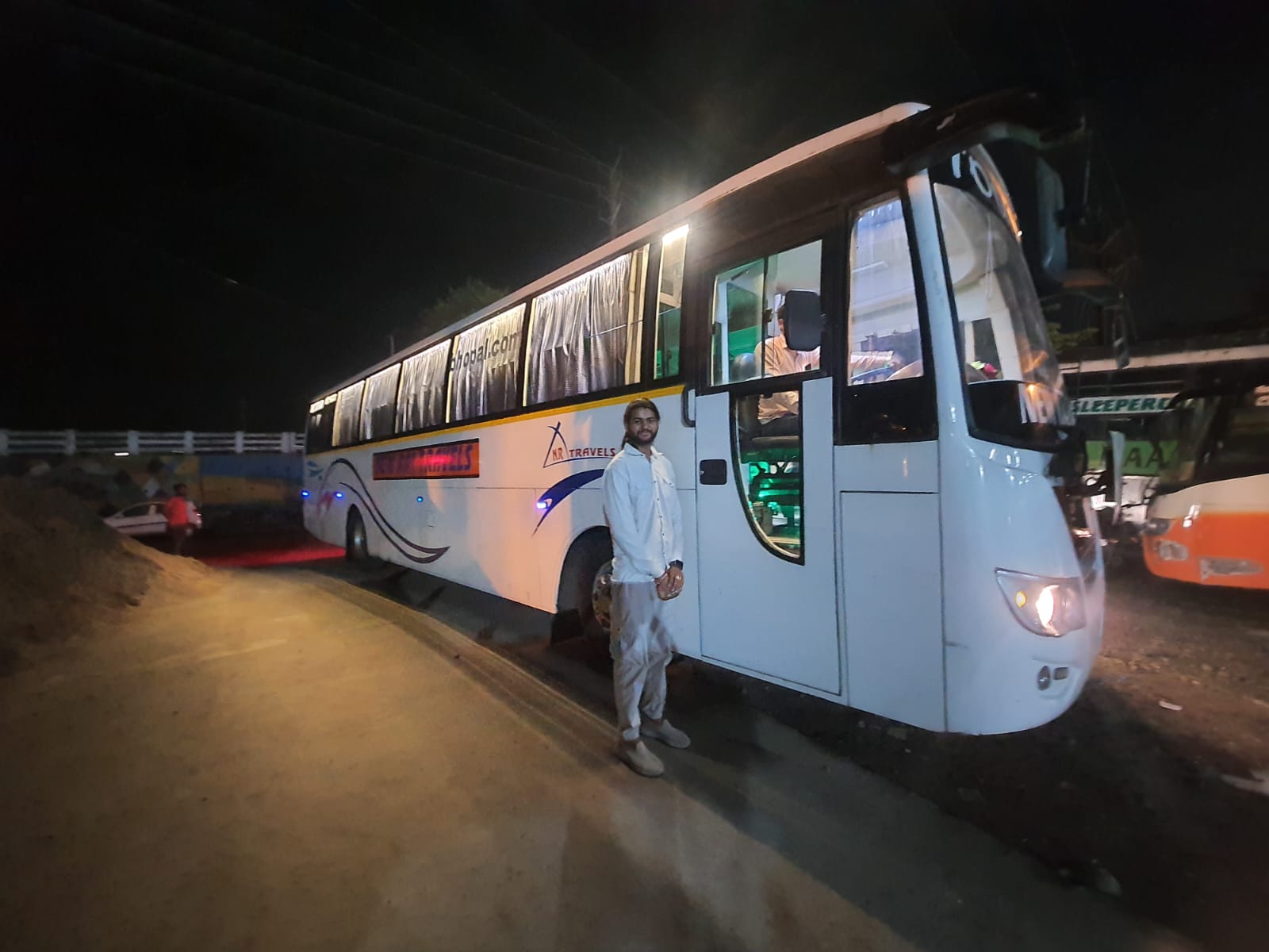 Deluxe Tourist Coach